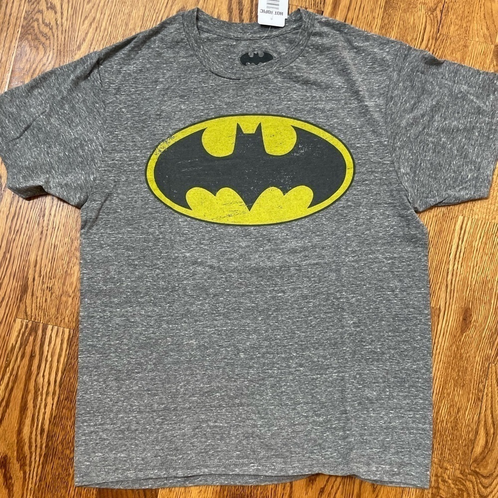 Hot Topic NWT Batman T-Shirt size: M